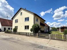 Hauptbild Großes Einfamilienhaus m. Nebengebäuden in toller Lage von Holzheim-Weisingen!