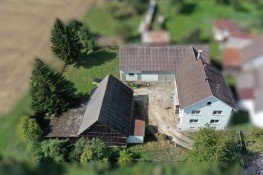 Hauptbild Naturnahe ehem. Hofstelle mit Einfamilienhaus u. Nebengebäuden in Holzheim!