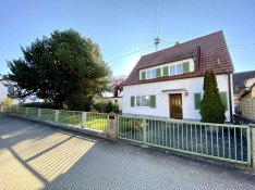 Hauptbild Einfamilienhaus mit mächtig Potential und traufmhaftem Grundstück in Gundelfingen !!!